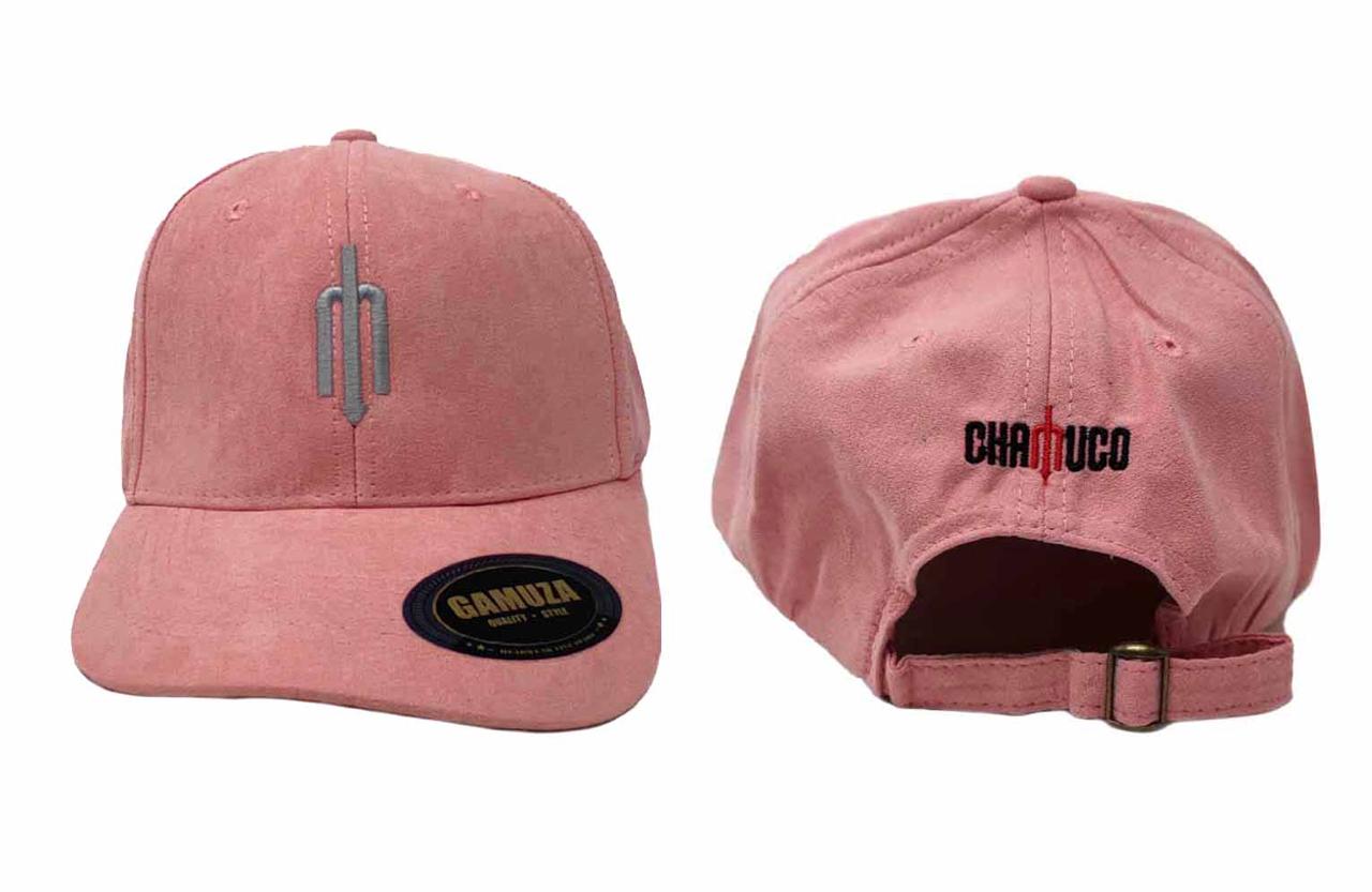 Gorra rosa claro con tridente gris bordado (Gamuza)